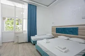 Трёхместный полулюкс с балконом, Отель Ампир, Симеиз