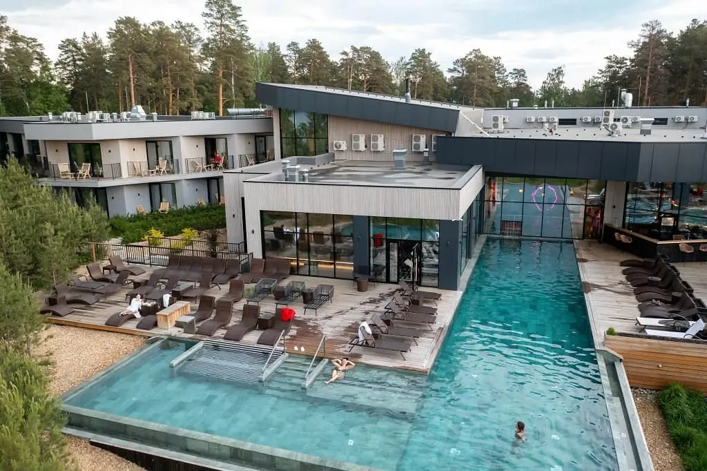 Бассейн — Отель «Vert Landscape Hotel», Карабаш