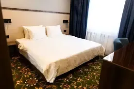 Двухместный полулюкс (двуспальная кровать), Отель Мираж, Макаров