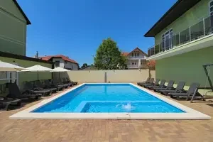 Бассейн — Отель «Апарт-отель GemstApartHotel», Геленджик