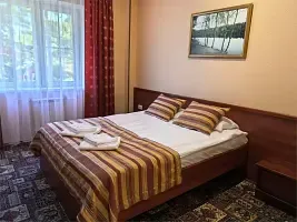 Номер "Стандарт" с двуспальной кроватью, Гостиница Центр спорта и отдыха "Дёмино", Рыбинский район