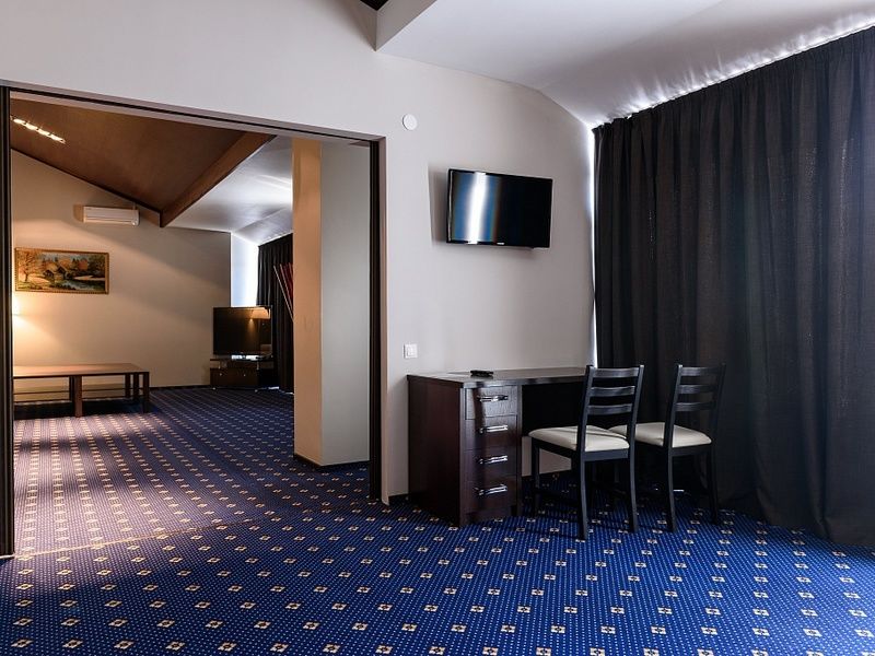 Апартаменты 2-местный 2-комнатный с видом на озеро (корпус Югославский)