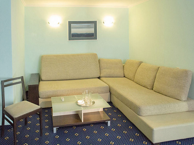 Люкс 2-местный 2-комнатный (корпус Югославский)