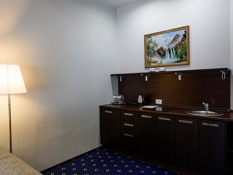 Люкс 2-местный 2-комнатный (корпус Югославский)