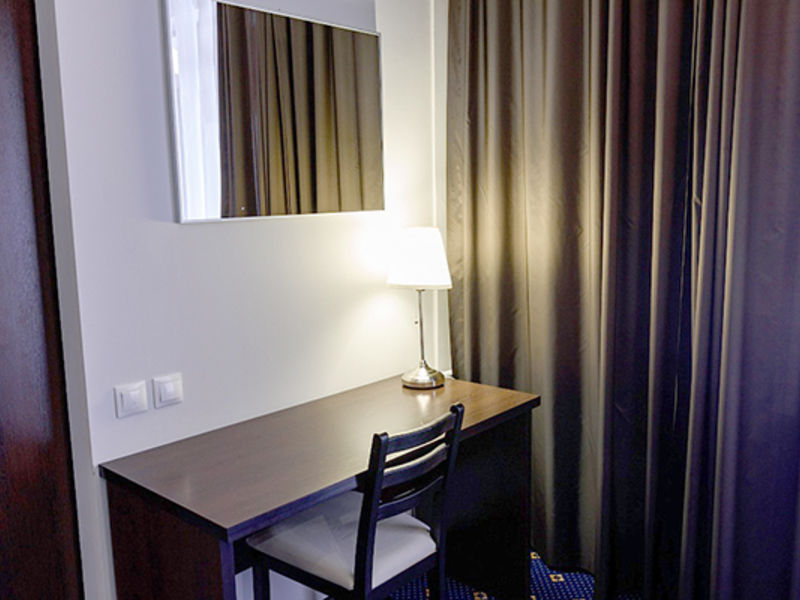 Люкс 2-местный 2-комнатный (корпус Югославский)