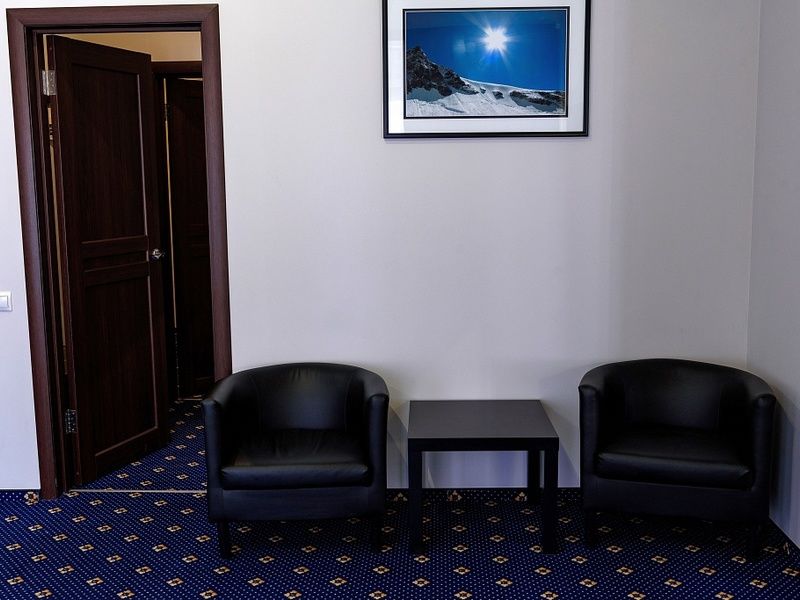 Люкс 2-местный 2-комнатный (корпус Югославский)