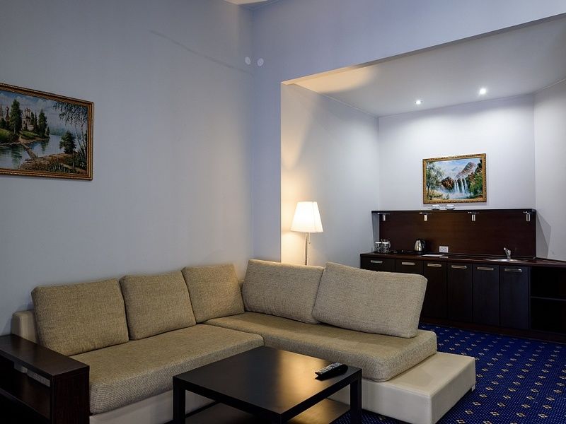 Люкс 2-местный 2-комнатный (корпус Югославский)