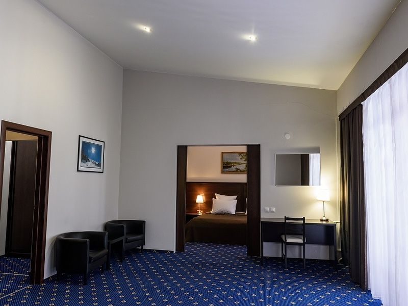 Люкс 2-местный 2-комнатный (корпус Югославский)