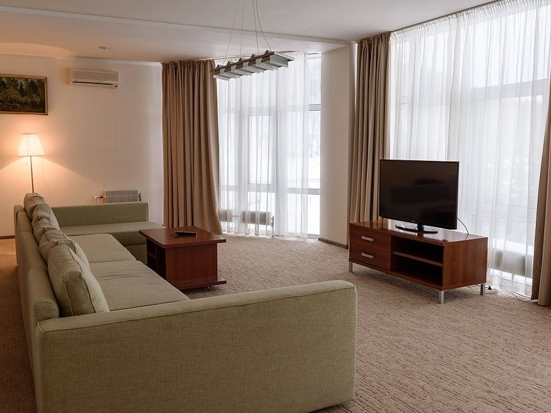 Люкс 2-местный 2 комнатный с видом на озеро (корпус Алира Пелас) (1)