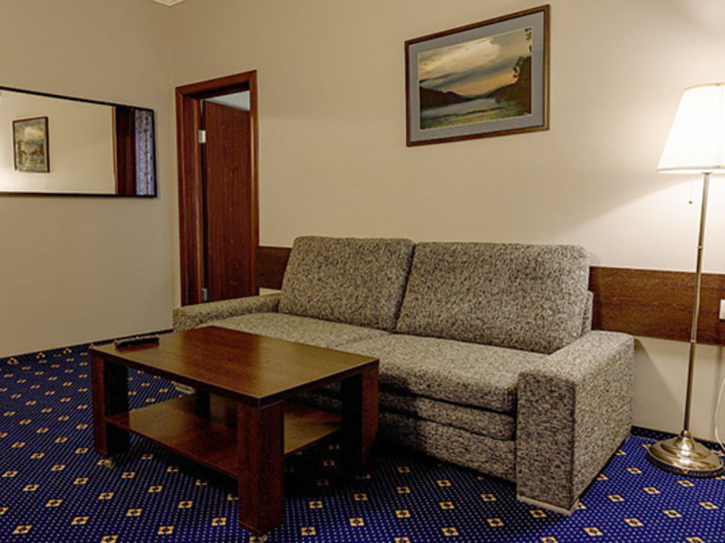 Люкс 2-местный 2-комнатный с видом на озеро (корпус Югославский)