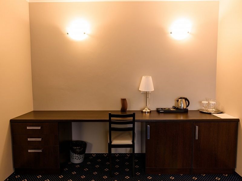 Люкс 2-местный 2-комнатный с видом на озеро (корпус Югославский)