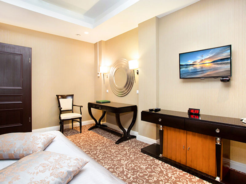 ОЛИМП Люкс двухкомнатный двухместный с балконом № 801, № 803_спальня ракурс 2