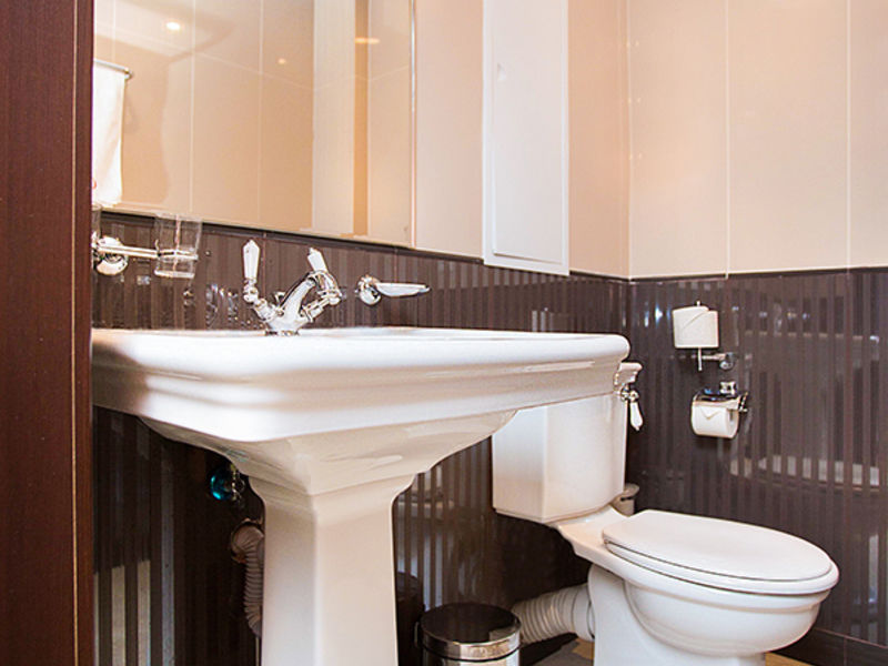 ОЛИМП Люкс двухкомнатный двухместный с балконом № 801, № 803_санузел ракурс 3