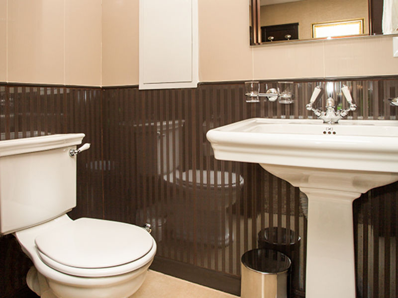 ОЛИМП Люкс трехкомнатный двухместный с балконом № 802 72 кв.м. Сюит_санузел ракурс 3