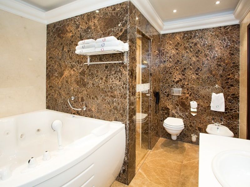 ОЛИМП Люкс трехкомнатный двухместный с балконом № 901, № 902 80 кв.м_санузел ракурс 3