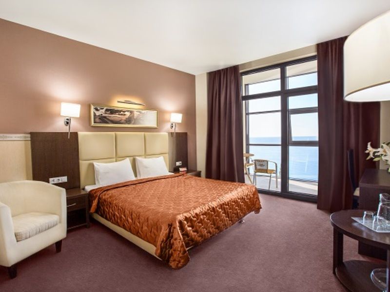 ОЛИМП Стандарт однокомнатный двухместный DBL с балконом_спальня ракурс 1