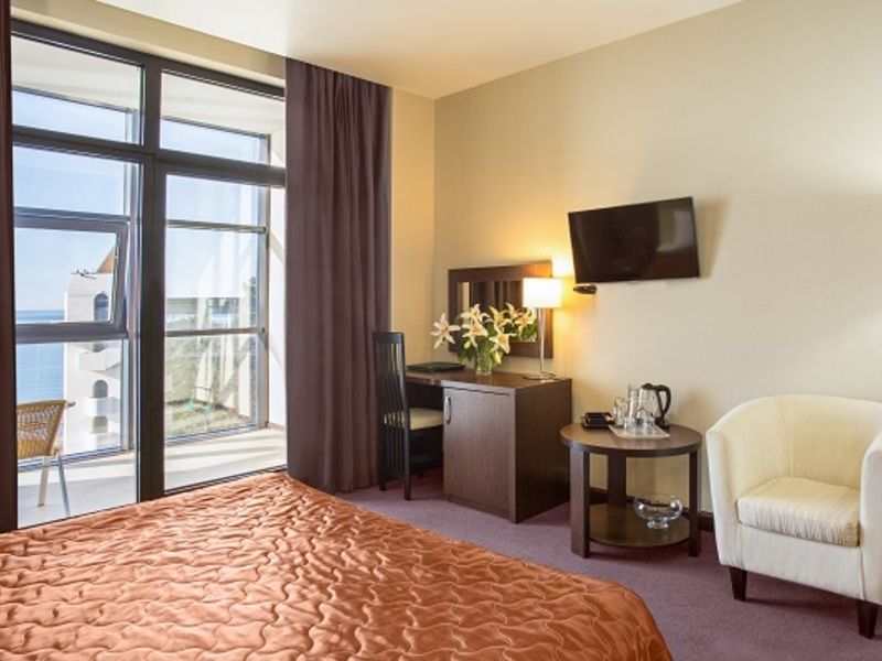 ОЛИМП Стандарт однокомнатный двухместный DBL с балконом_спальня ракурс 2