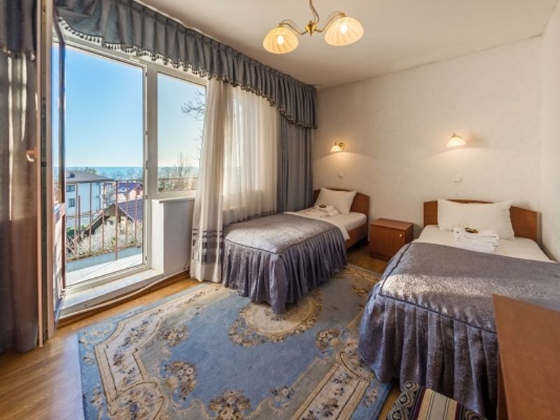 Люкс 4-местный 2-комнатный в коттедже 16