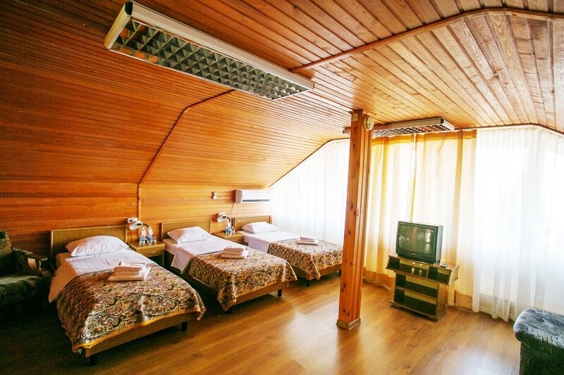 Мансардный 3-местный в коттедже