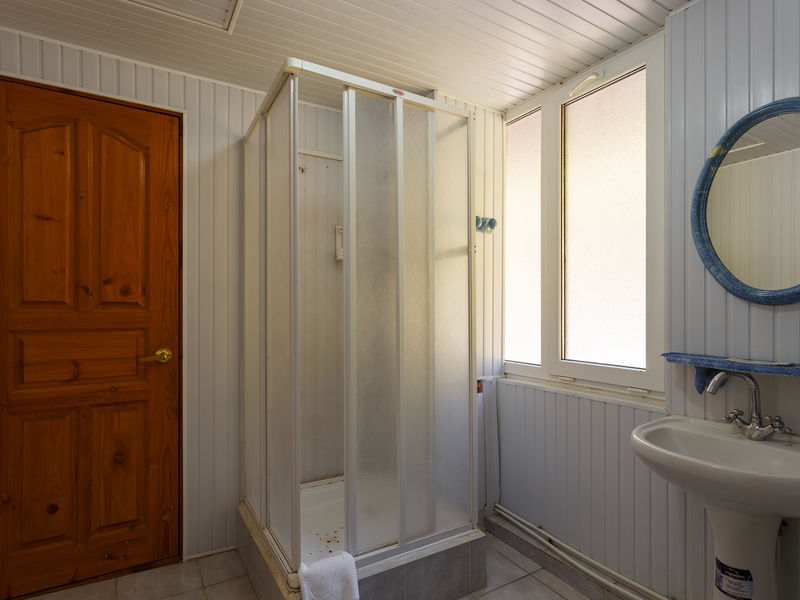 Мансардный Семейный 4-местный 2-комнатный в коттедже