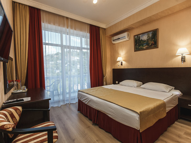 Стандарт 2-местный 1-комнатный с балконом с видом на горы (корпус А)