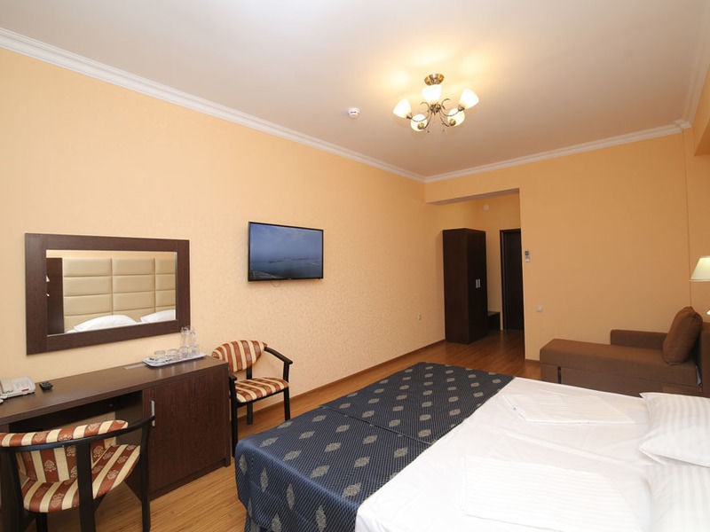 Стандарт 2-местный 1-комнатный с балконом, вид на море (корпус Атола)