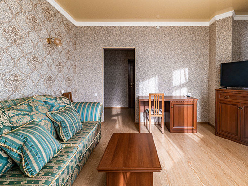 Люкс 2-местный 2-комнатный (с балконом)