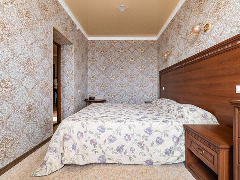 Люкс 2-местный 2-комнатный (с балконом)