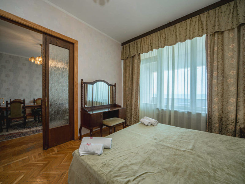 Люкс 2-местный 2-комнатный (корпус №3) (вид на море)