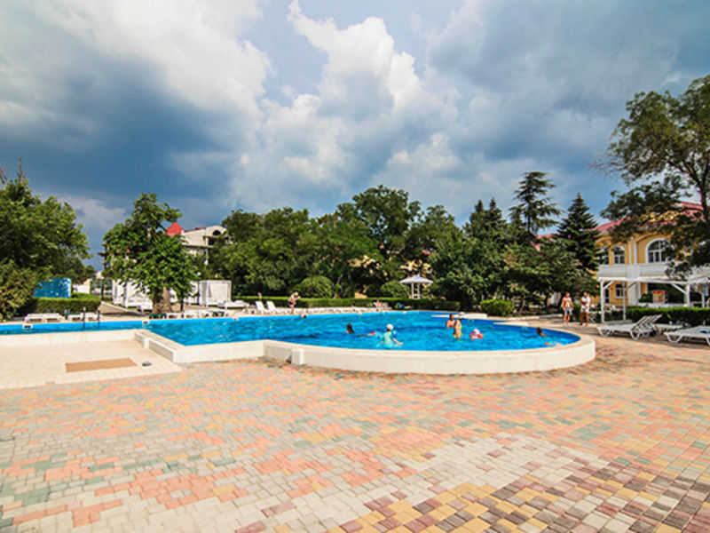 Бассейн парк-отеля «Романова» | Реаль, Крым
