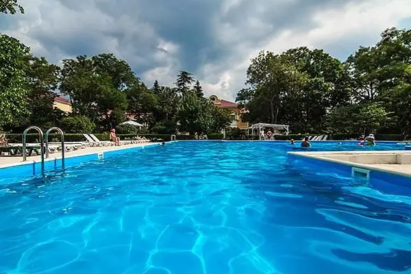 Бассейн парк-отеля «Романова» | Реаль, Крым