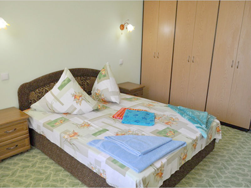 Стандартный 2-местный 2-комнатный (VIP-дворик)