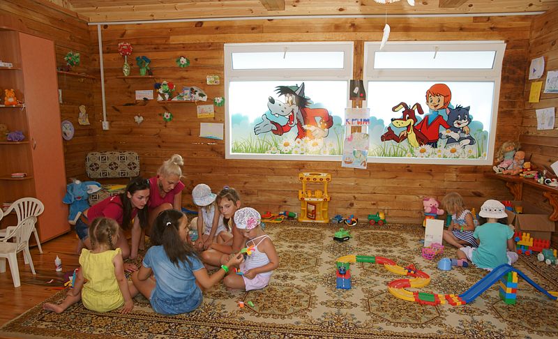 Детская анимация в игровой комнате