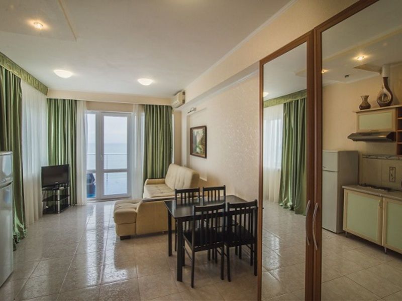 Люкс 2-местный (вид на море)