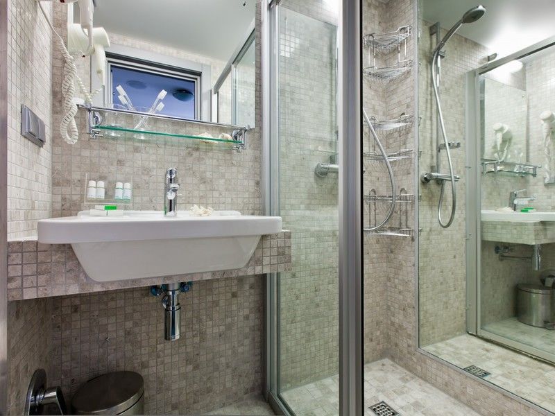 Люкс 3-местный 2-комнатный с двуспальной кроватью и диваном