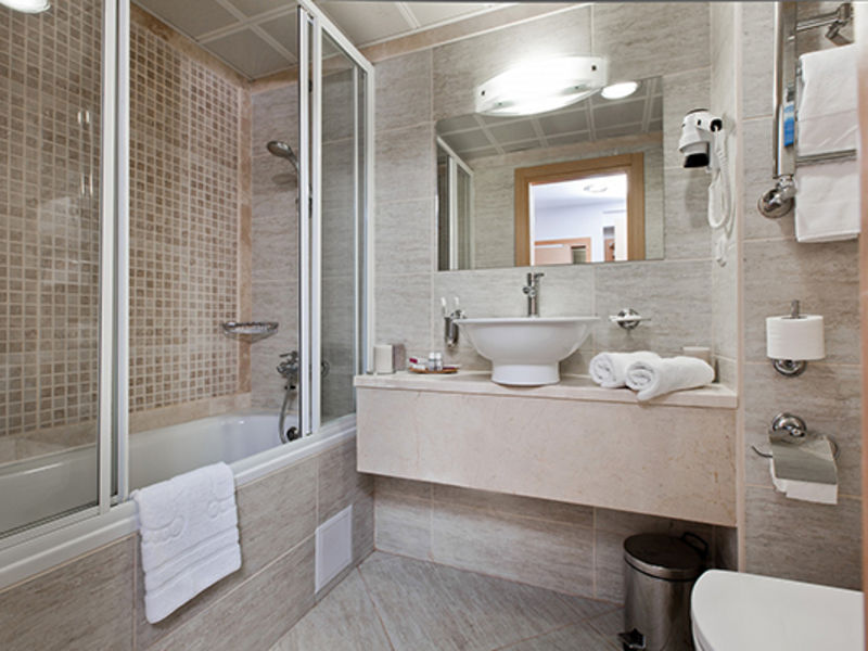 Стандартный 3-местный 2-комнатный с двуспальной кроватью и раскладным диваном