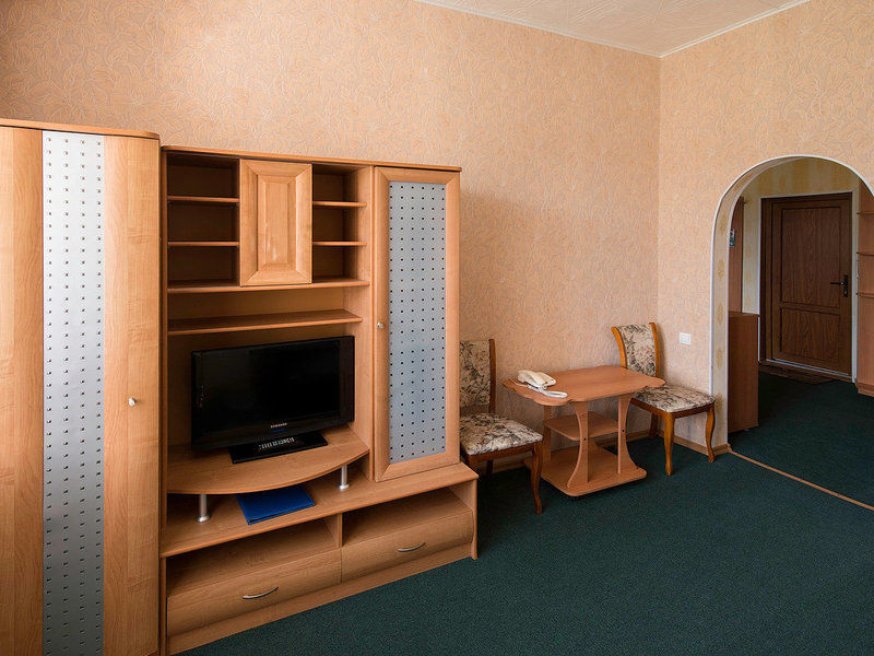 Люкс 2-местный 2-комнатный ( с балконом)