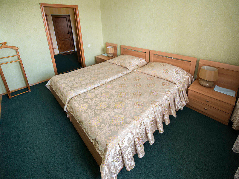 Люкс 2-местный 2-комнатный ( с балконом)