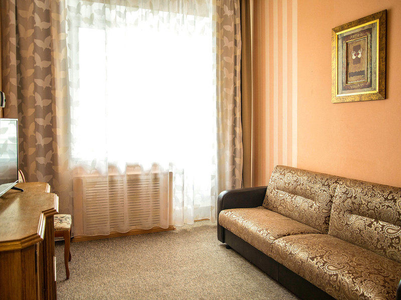 Люкс 2-местный 2-комнатный ( с балконом)