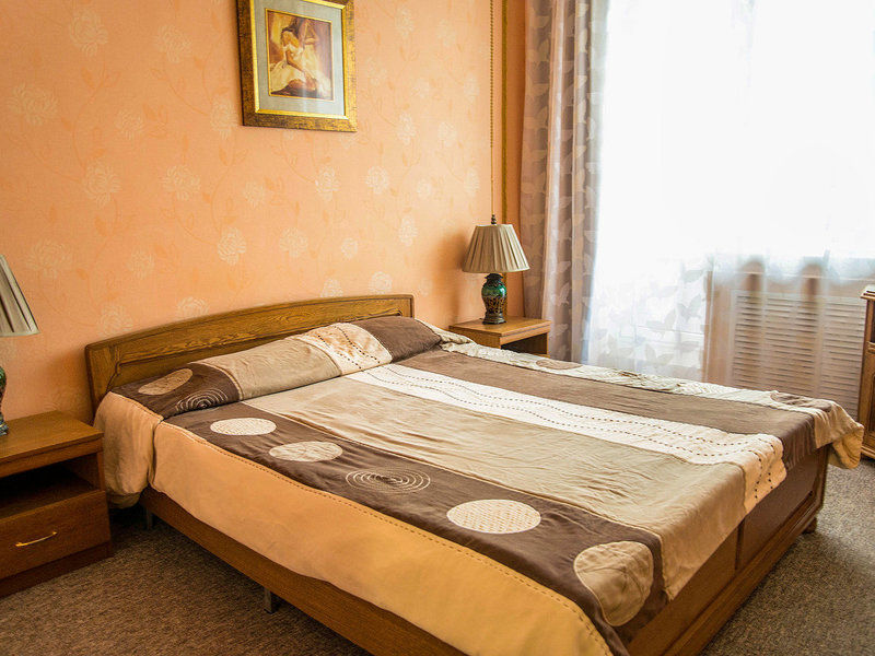 Люкс 2-местный 2-комнатный ( с балконом)