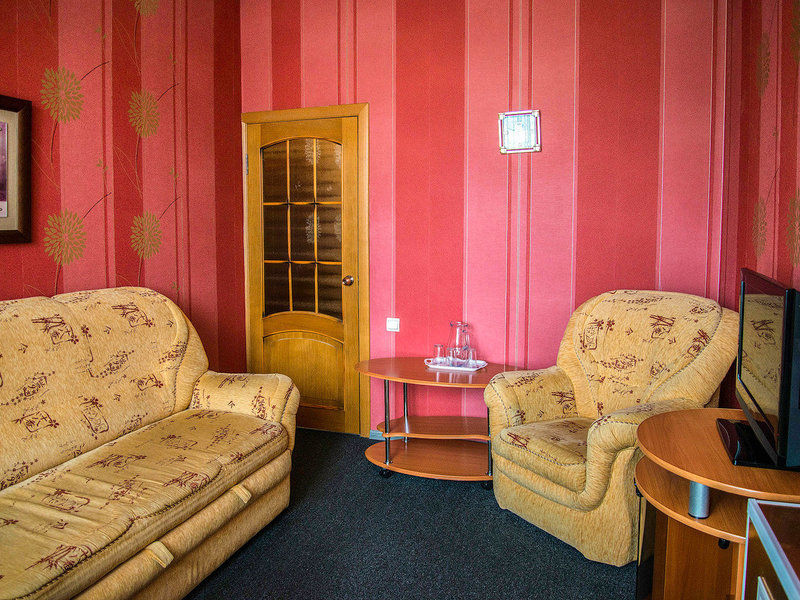 Люкс 2-местный 2-комнатный ( с балконом)