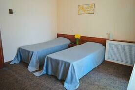 1 категория 1-комнатный стандарт 1 категории с раздельными кроватями, Отель Гранд Кавказ, Нальчик