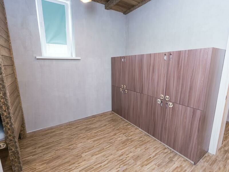 Место место в общем 8-местном