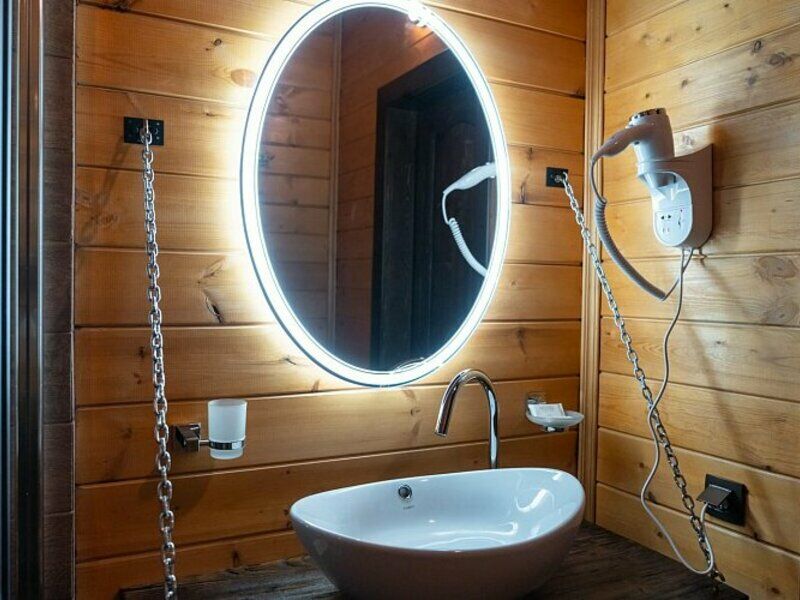 Люкс Emperador 2-местный в корпусе