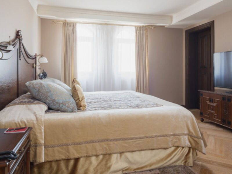 Люкс Роял 4-местный 3-комнатный