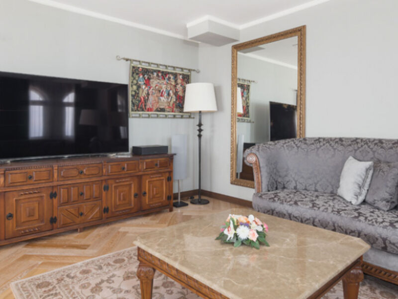 Люкс Роял 4-местный 3-комнатный