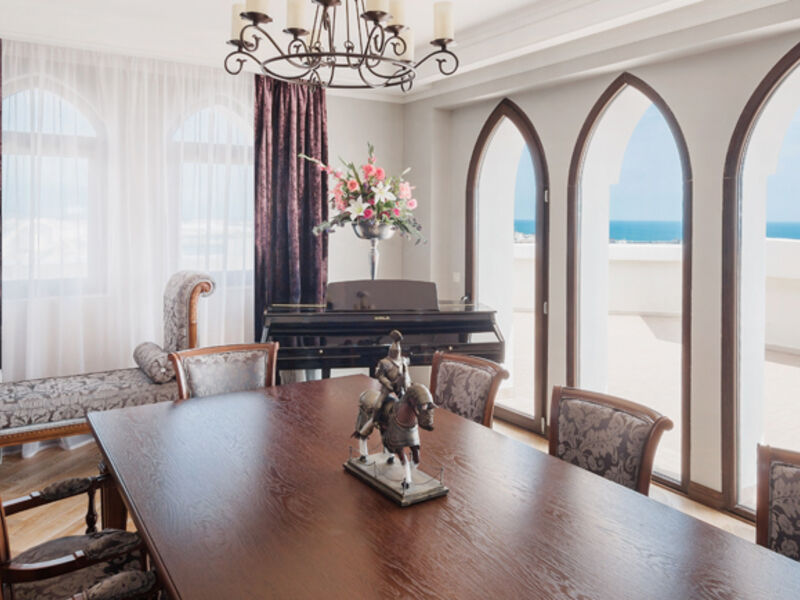 Люкс Роял 4-местный 3-комнатный