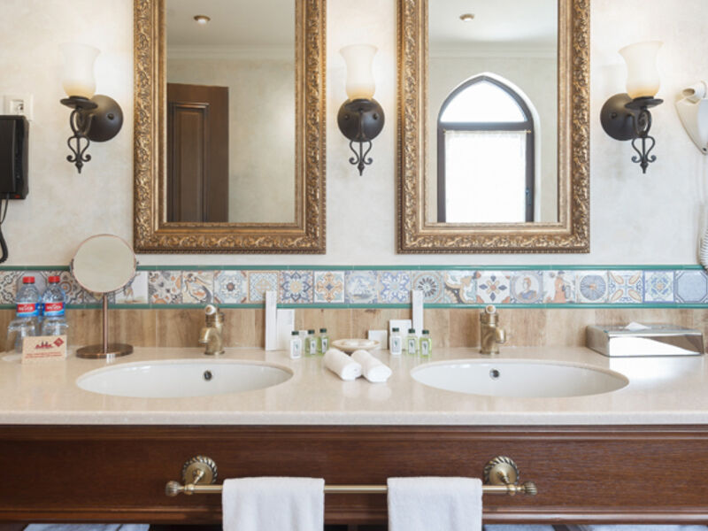 Люкс Роял 4-местный 3-комнатный