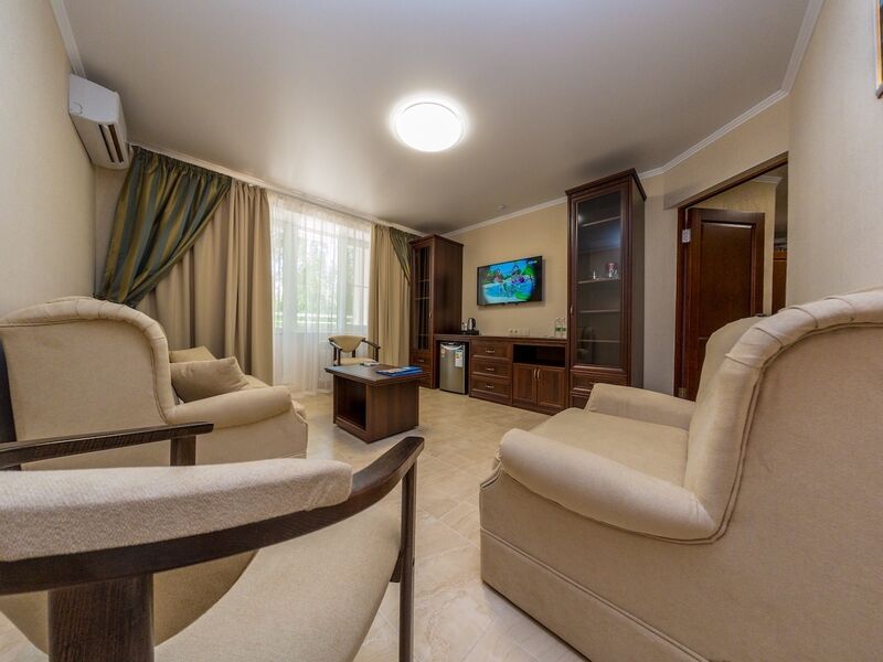 Люкс 2-местный 2 комнатный (с балконом корпус 2,3)