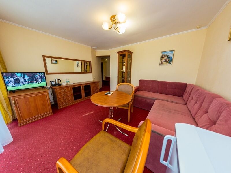 Люкс 2-местный 2-комнатный (с балконом корпус 1)